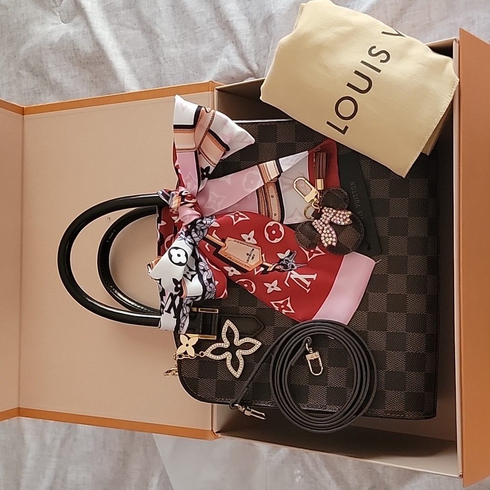 COPY - 🤎Louis Vuitton Damier Ebene Triana Handbag🤎 - Picture 3 of 17